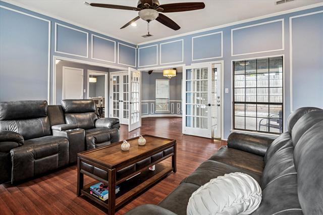 Foto del edificio - 2208 Timberglen Dr