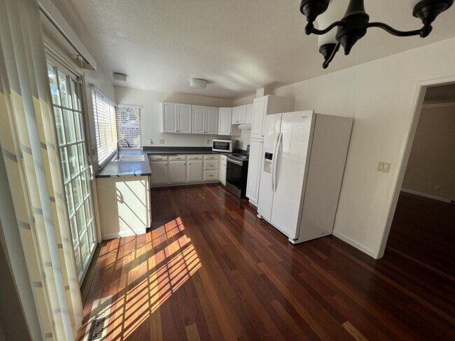 Building Photo - 317 Curie Dr