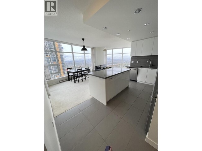 Building Photo - 4880 Bennett St