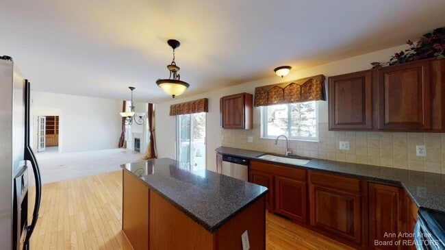 Building Photo - 2261 Indian Creek Cir