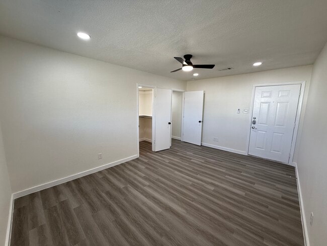 Building Photo - Tesoro Bonita