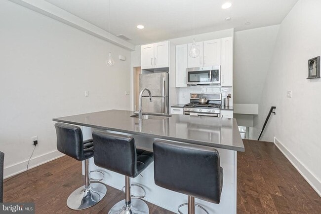 Building Photo - 1332 S Bouvier St