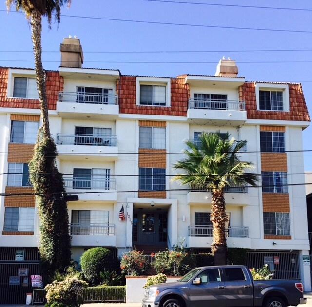 Foto del edificio - 1215 N Sycamore Ave