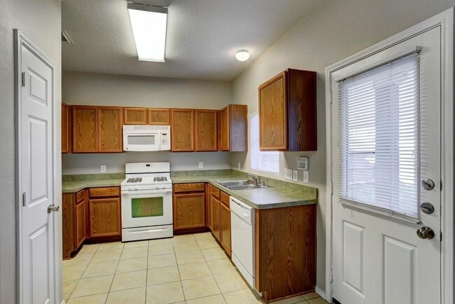 Building Photo - 23830 Single Oak St