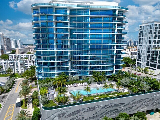 Foto del edificio - 17550 Collins Ave