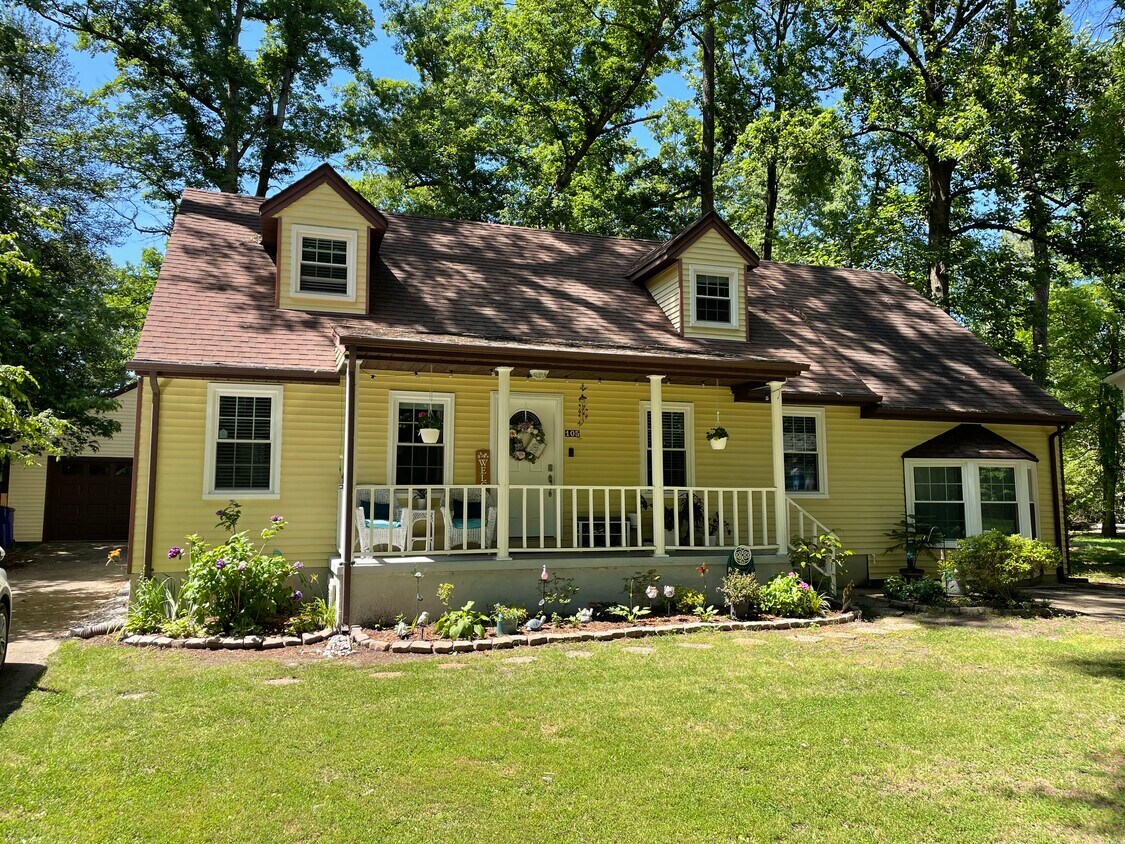 Primary Photo - 105 King Henry Way