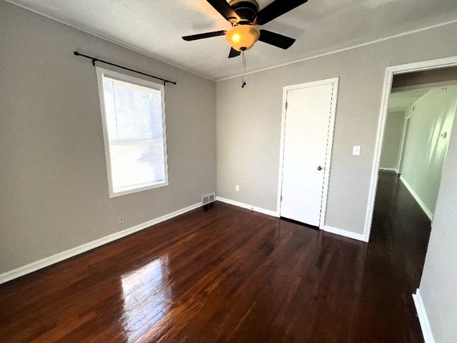 Building Photo - 1722 W Regal St