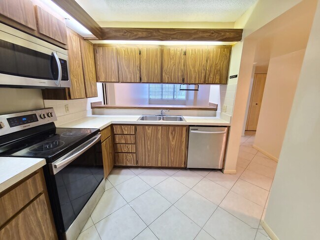 Building Photo - 3710 Whitehall Dr