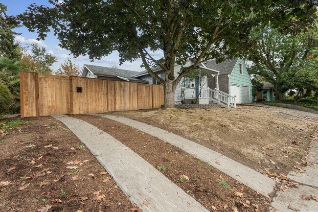 Building Photo - 927N