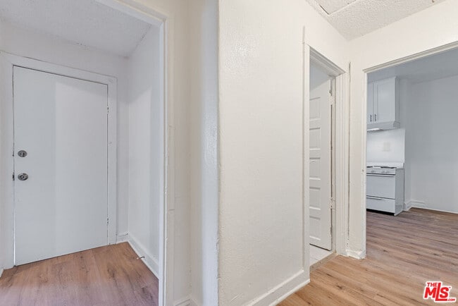 Foto del edificio - 220 E Vernon Ave