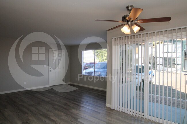 Foto del edificio - 9936 E Birchwood Ave