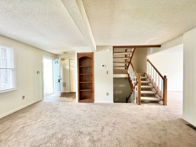 Foto del edificio - Three Story Townhome in Brittany Woods