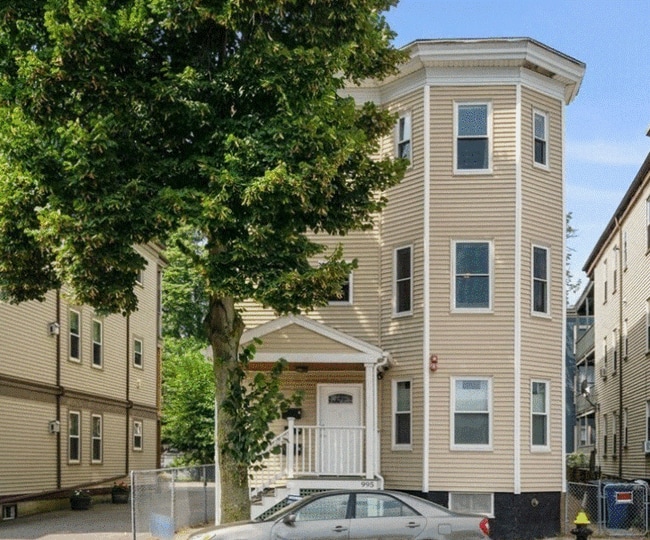 Building Photo - 995 Dorchester Ave