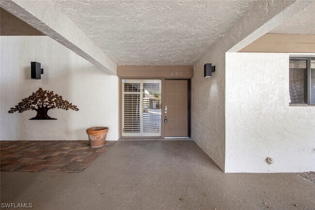 Building Photo - 545 Lake Louise Cir