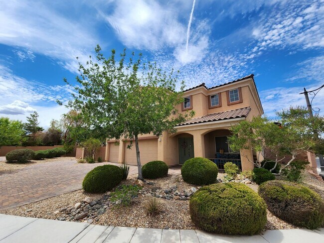Building Photo - Amazing home located in a cul de sac on a ...