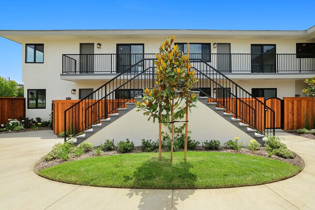 Building Photo - 1705 W Beverly Blvd