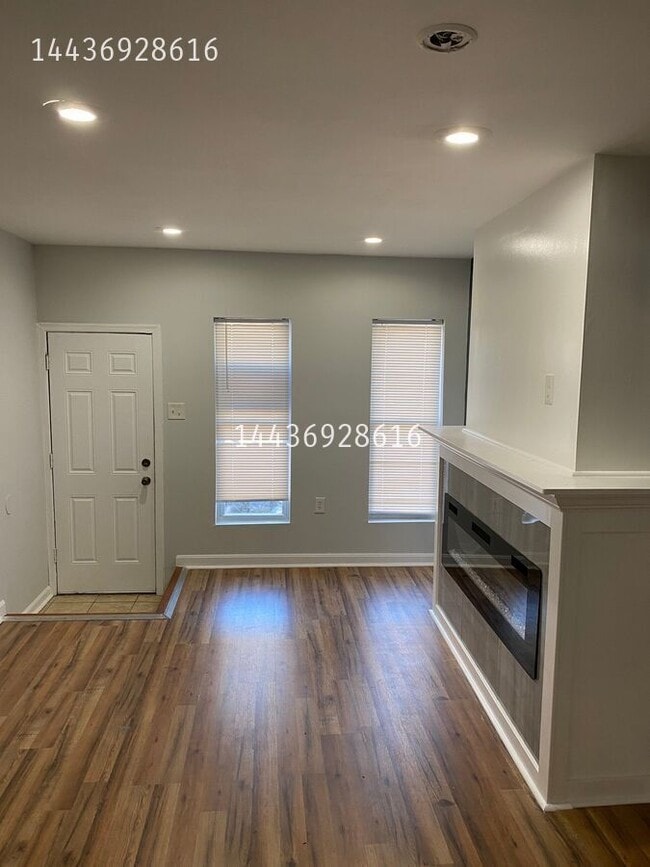 Building Photo - 1127 Sargeant St