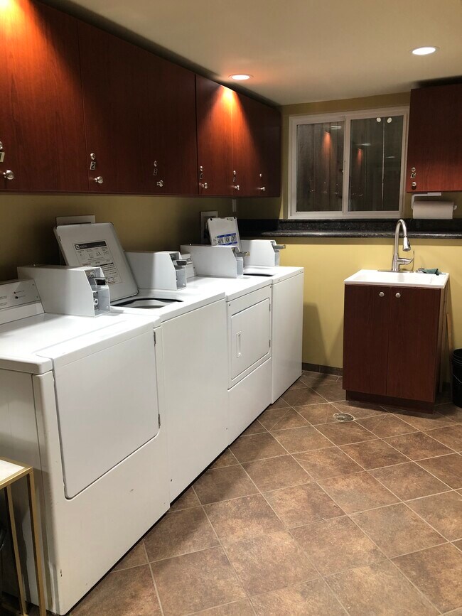 laundry area - 4029 Beresford St