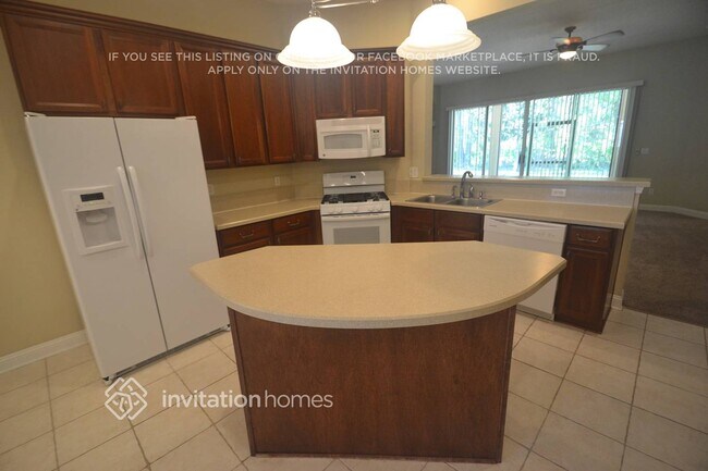 Foto del edificio - 382 Edge of Woods Rd