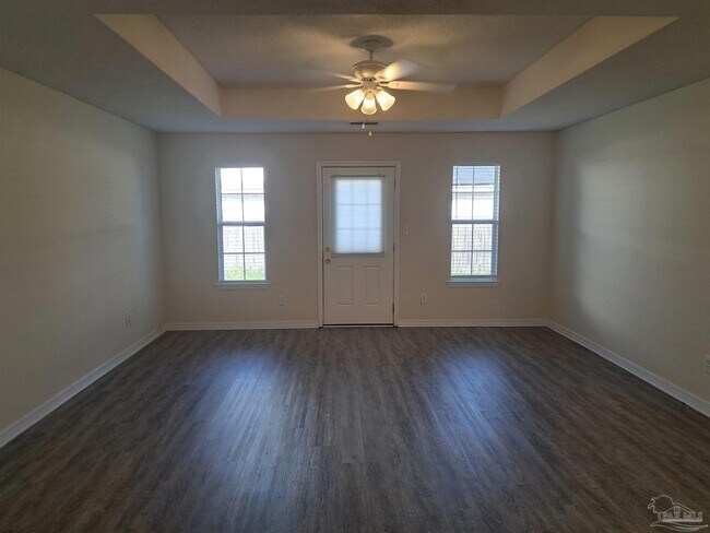 Building Photo - 6031 Dallas Ave