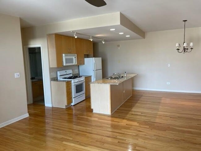 Building Photo - 1 Bed 1 Bathroom River West