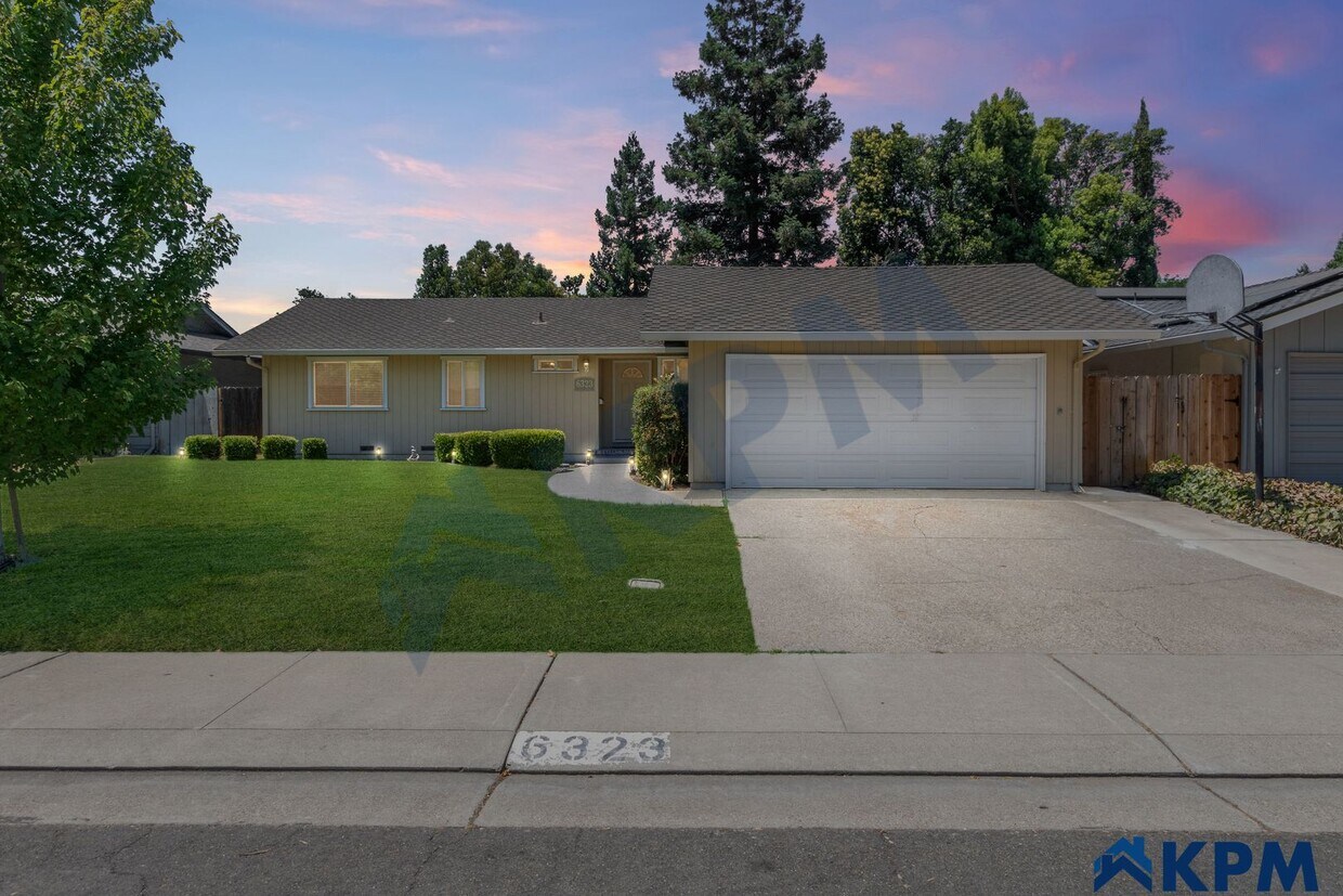 Primary Photo - Charming 3 Bedroom 2 Bath Lincoln Village ...