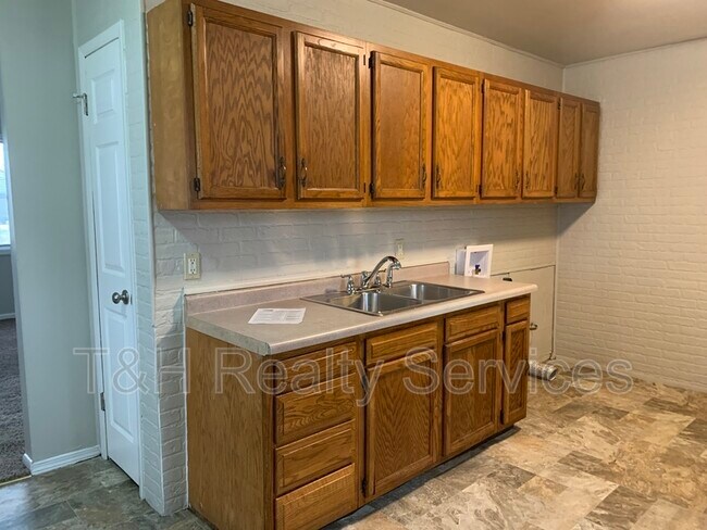 Foto del edificio - 121 S Wittfield St