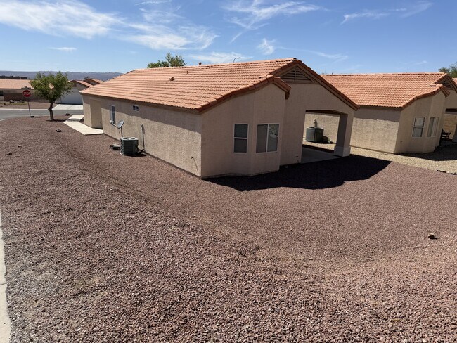 Building Photo - 2460 Topanga Dr
