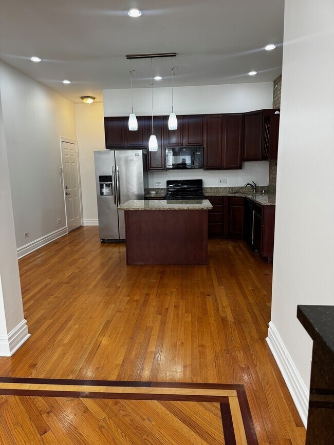 Foto del edificio - 4852 S Prairie Ave