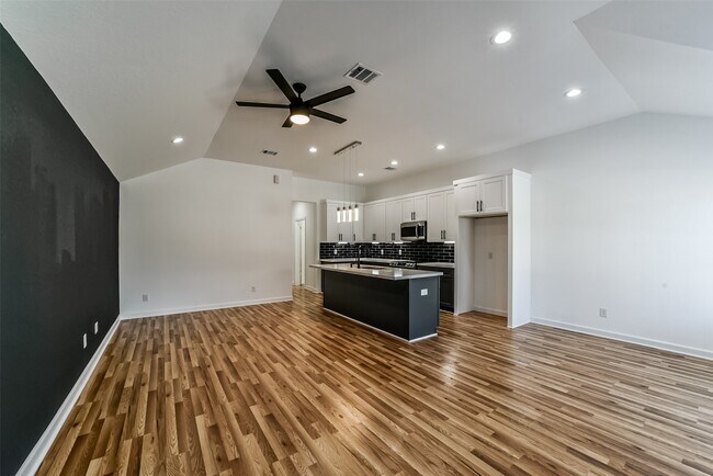 Foto del edificio - 5714 Beldart St