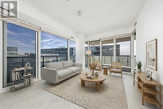 Building Photo - 15 Queens Quay E