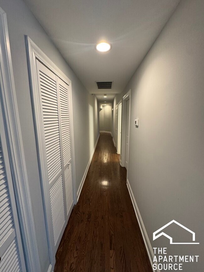 Foto del edificio - 1856 N Sawyer Ave
