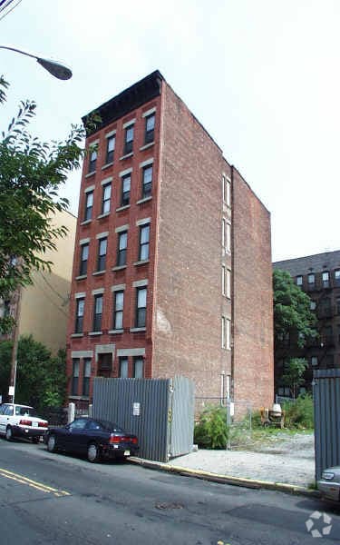 Building Photo - 228 Montgomery St