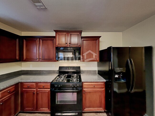 Foto del edificio - 119 Hidden Creek Dr