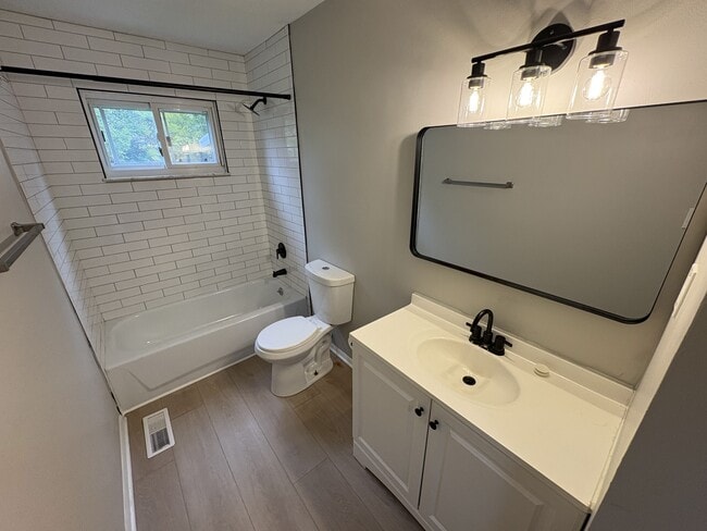 Foto del edificio - 2526 Queenswood Dr