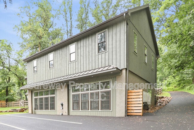 Building Photo - 5565 Pennell Rd