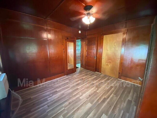 Building Photo - 2032 E 39th St