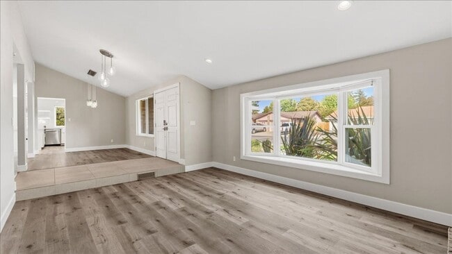 Building Photo - 1016 Woodglen Dr