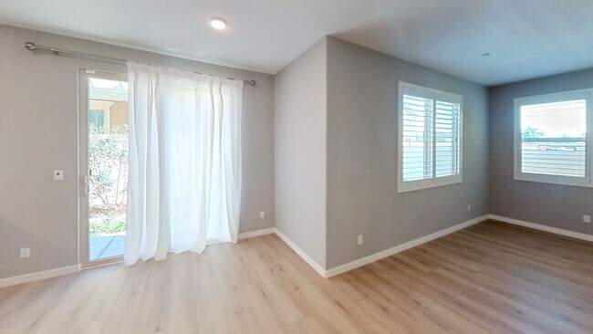 Building Photo - PRICE REDUCTION!! Gorgeous 3 Bed 2.5 Bath ...