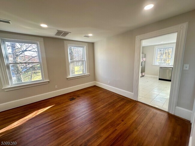 Foto del edificio - 328 Bloomfield Ave