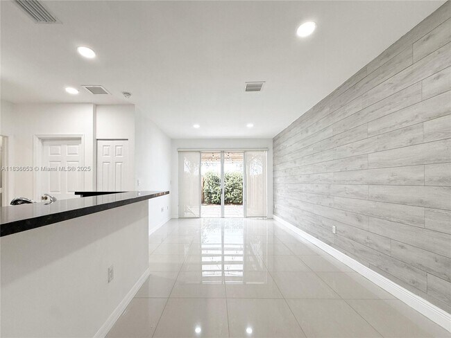 Foto del edificio - 16562 SW 71st Terrace