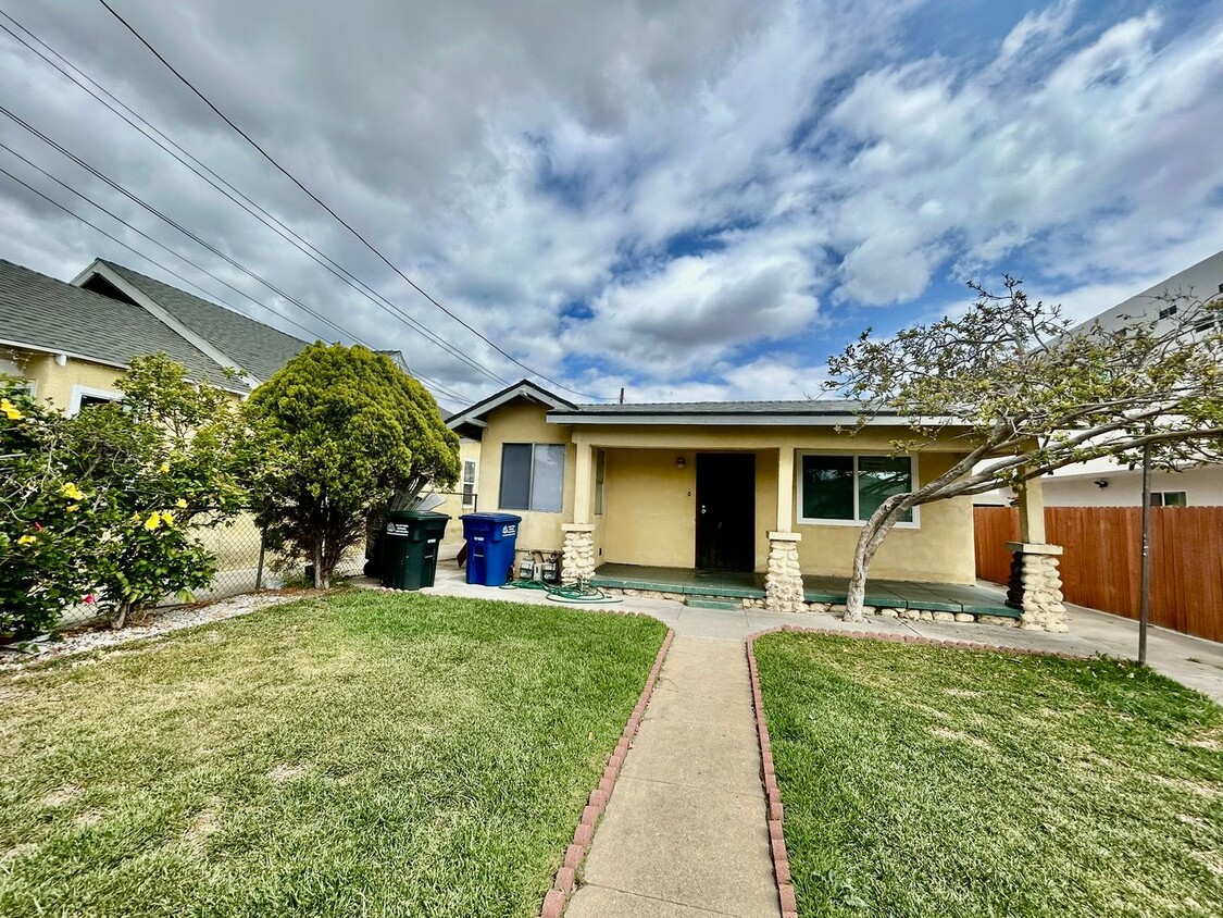 Primary Photo - Beautiful 3 Bed Home For Rent!