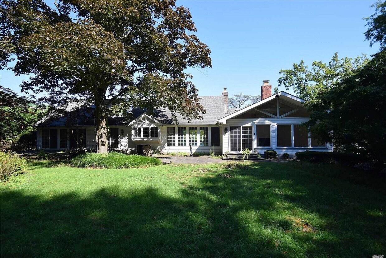 Primary Photo - 2 Hillcrest Dr