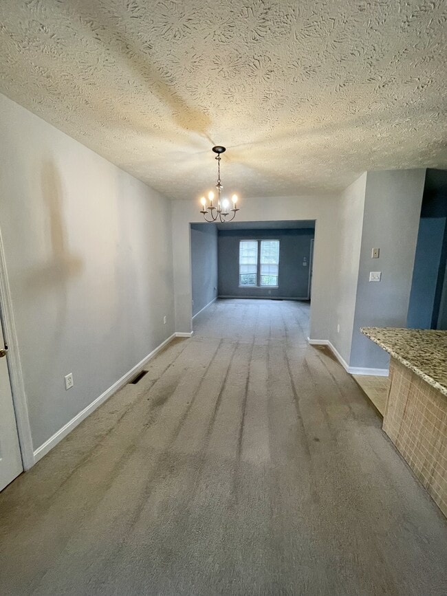 Building Photo - 805 Upland Dr