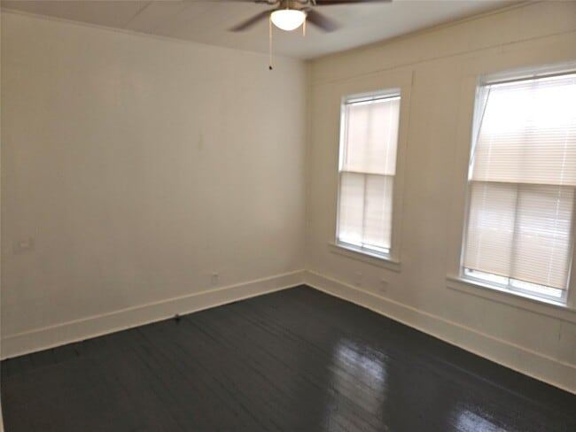 Foto del edificio - 2118 Elysian St