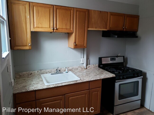Building Photo - 3 br, 1 bath House - 30 Montgomery Place