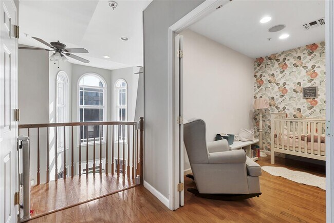 Building Photo - 302 1st St