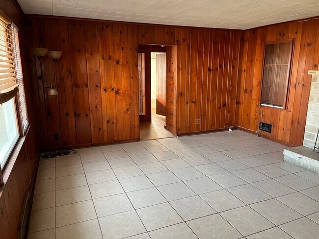 Foto del edificio - Pet Friendly House in Dow IL on 1 Acre