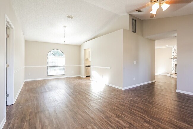 Building Photo - 1464 Rose Hill Dr W