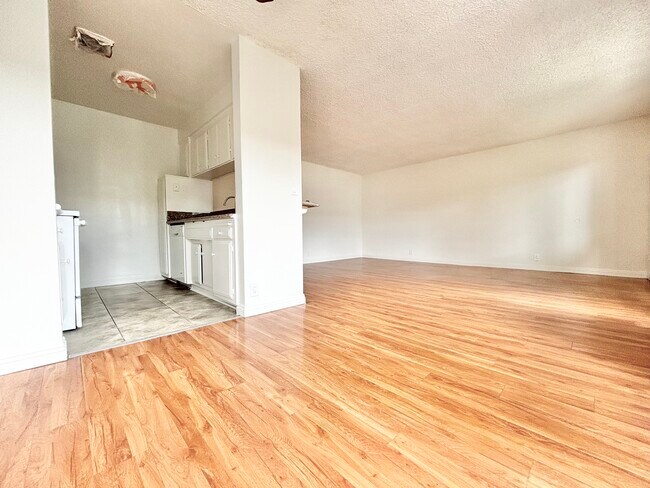 Foto del edificio - 10535 Lindley Ave Northridge, CA 91326